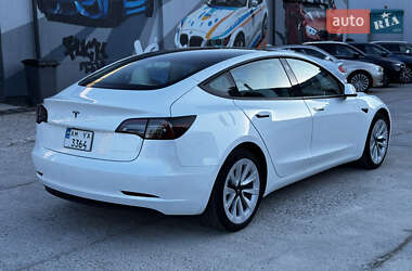 Седан Tesla Model 3 2023 в 