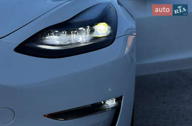 Седан Tesla Model 3 2023 в 