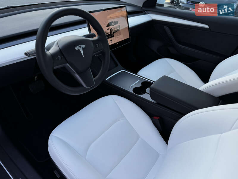 Седан Tesla Model 3 2023 в Житомирі