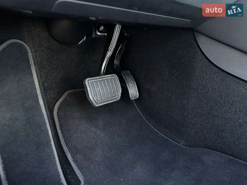 Седан Tesla Model 3 2023 в Житомирі