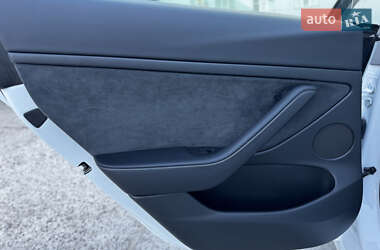Седан Tesla Model 3 2023 в 