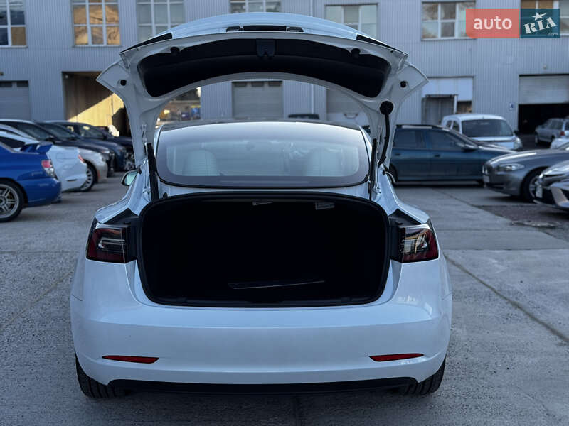 Седан Tesla Model 3 2023 в Житомирі