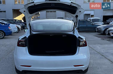 Седан Tesla Model 3 2023 в 