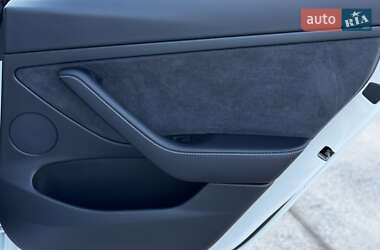 Седан Tesla Model 3 2023 в 