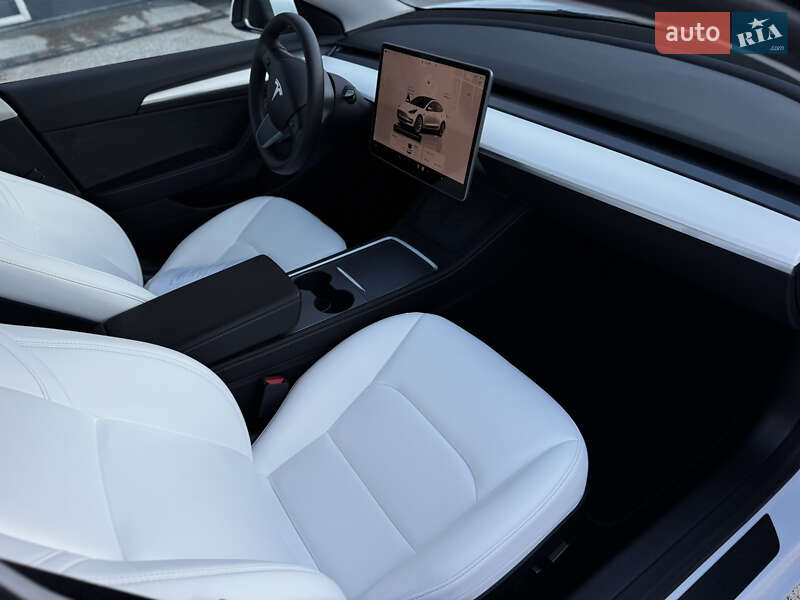 Седан Tesla Model 3 2023 в Житомирі