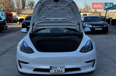 Седан Tesla Model 3 2023 в 