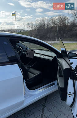 Седан Tesla Model 3 2019 в Тернополі