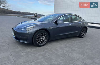 Седан Tesla Model 3 2019 в 