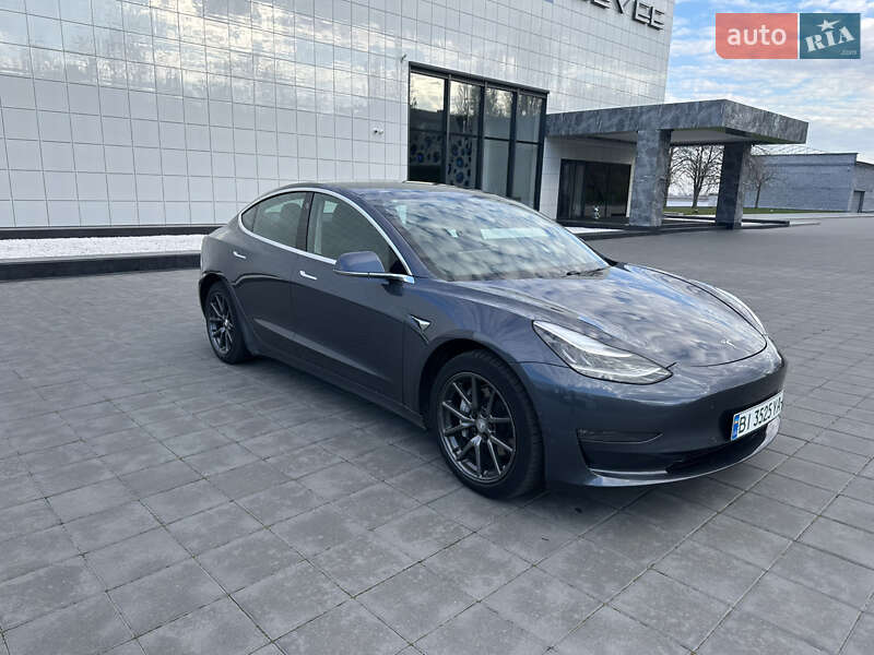 Седан Tesla Model 3 2019 в 