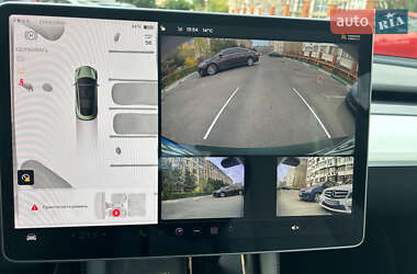 Седан Tesla Model 3 2023 в 