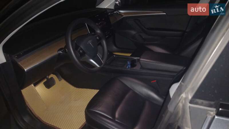 Седан Tesla Model 3 2022 в Львове