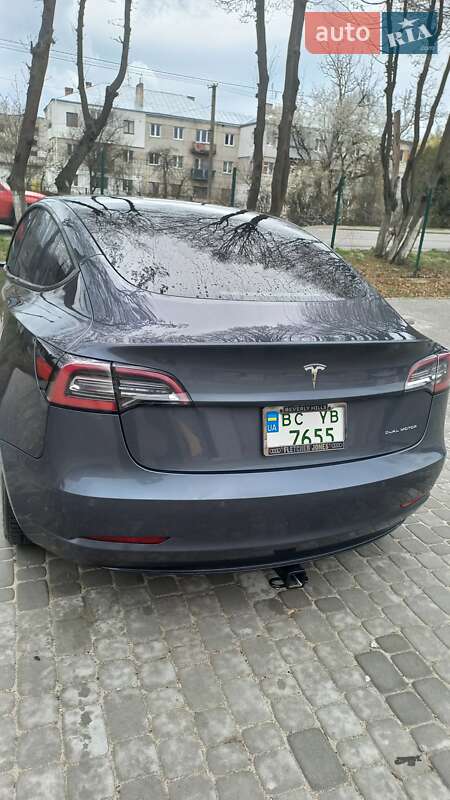 Седан Tesla Model 3 2022 в Львове