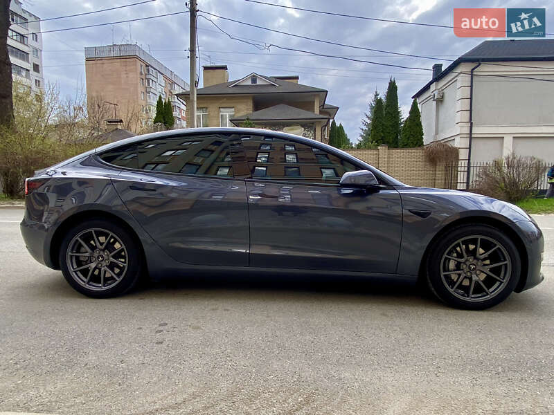 Седан Tesla Model 3 2021 в Харкові