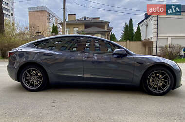 Седан Tesla Model 3 2021 в 