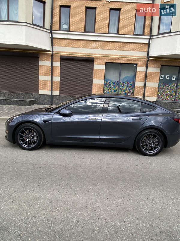 Седан Tesla Model 3 2021 в Харкові