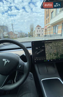 Седан Tesla Model 3 2021 в 