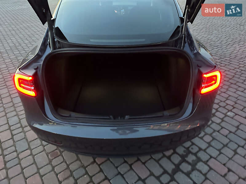 Седан Tesla Model 3 2022 в Львове