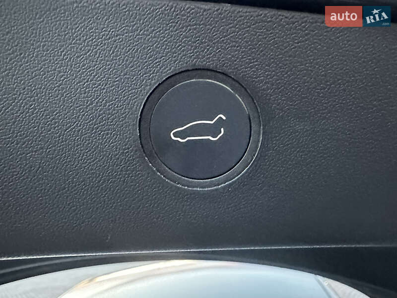 Седан Tesla Model 3 2022 в Львове