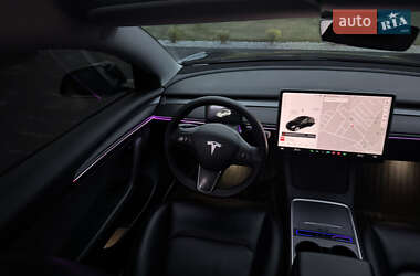 Седан Tesla Model 3 2021 в 
