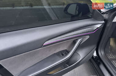 Седан Tesla Model 3 2021 в 