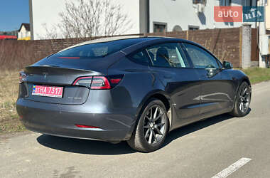 Седан Tesla Model 3 2022 в 