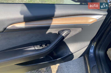 Седан Tesla Model 3 2022 в 