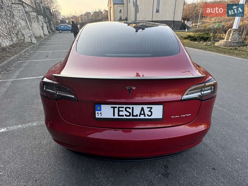 Седан Tesla Model 3 2020 в Києві