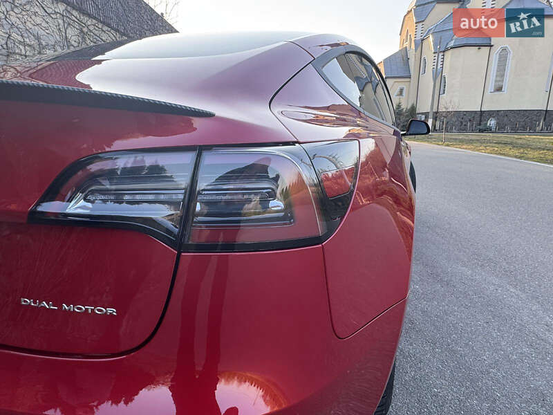 Седан Tesla Model 3 2020 в Києві