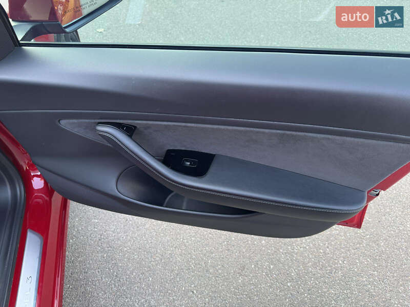 Седан Tesla Model 3 2020 в Киеве