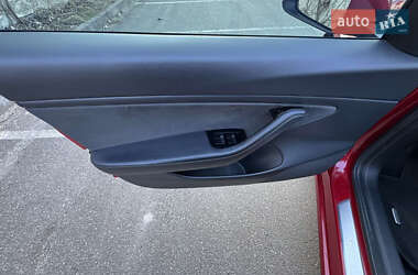 Седан Tesla Model 3 2020 в 