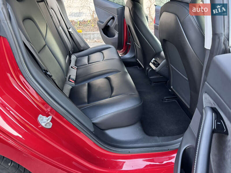 Седан Tesla Model 3 2020 в Києві
