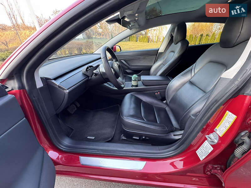 Седан Tesla Model 3 2020 в Киеве