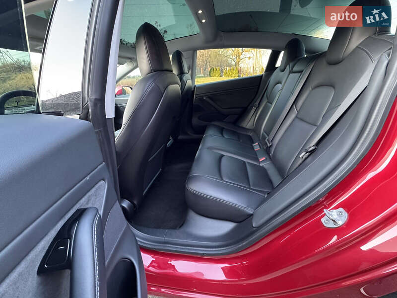 Седан Tesla Model 3 2020 в Києві