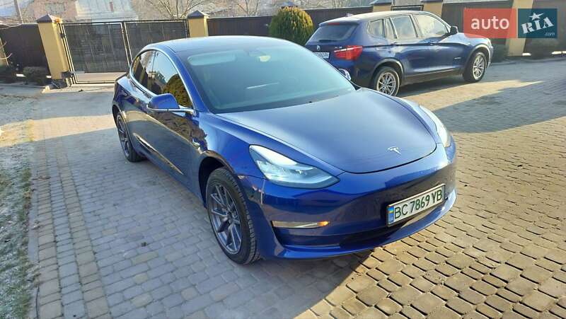 Седан Tesla Model 3 2019 в Львове