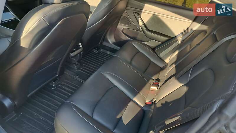 Седан Tesla Model 3 2019 в Львове