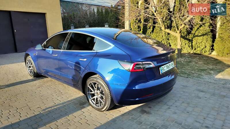 Седан Tesla Model 3 2019 в Львове