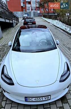 Седан Tesla Model 3 2021 в 