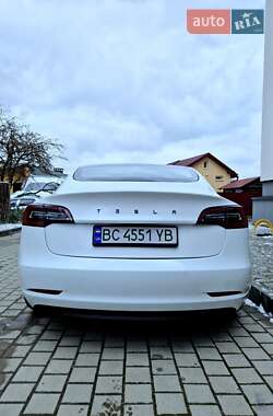 Седан Tesla Model 3 2021 в 