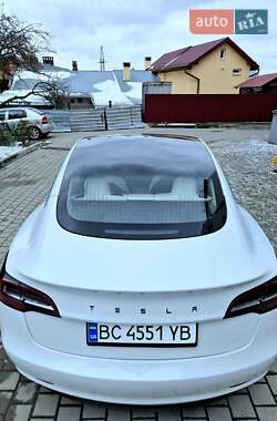 Седан Tesla Model 3 2021 в 