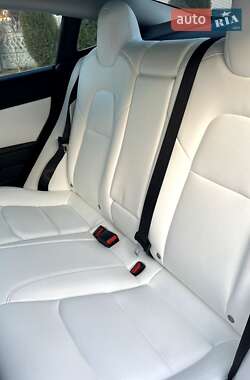 Седан Tesla Model 3 2019 в 