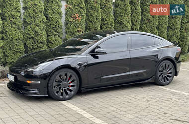 Седан Tesla Model 3 2022 в 