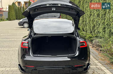 Седан Tesla Model 3 2022 в 