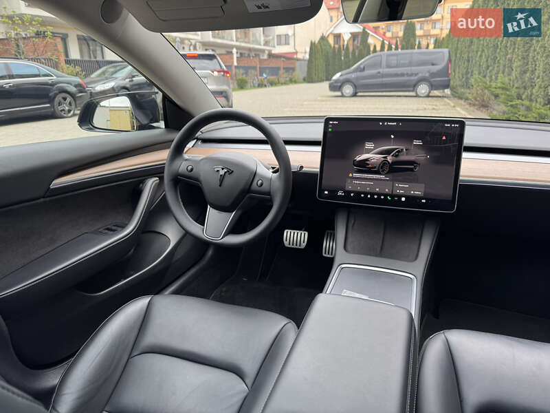 Седан Tesla Model 3 2022 в Ужгороді