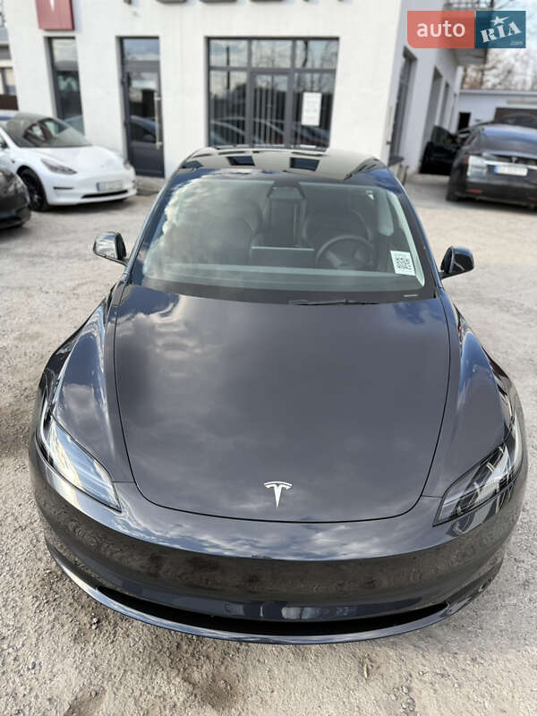 Седан Tesla Model 3 2024 в Вінниці