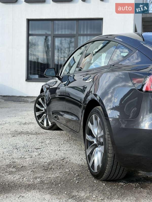 Седан Tesla Model 3 2024 в Вінниці