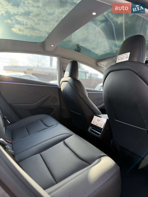 Седан Tesla Model 3 2024 в Вінниці