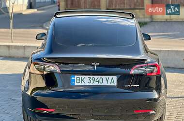 Седан Tesla Model 3 2021 в 