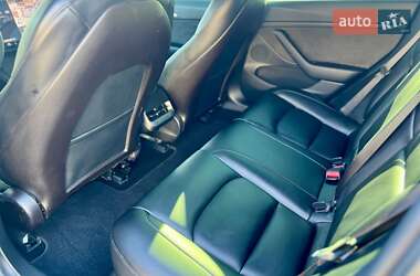 Седан Tesla Model 3 2021 в 