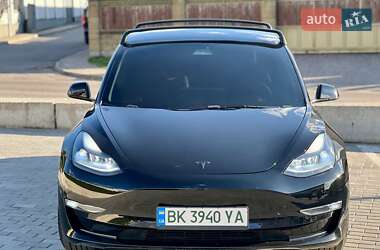 Седан Tesla Model 3 2021 в 