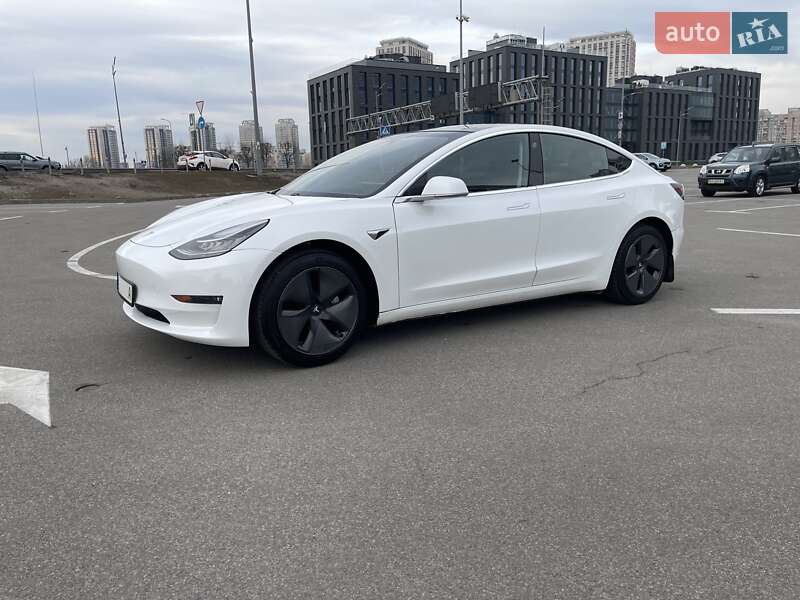 Седан Tesla Model 3 2019 в 